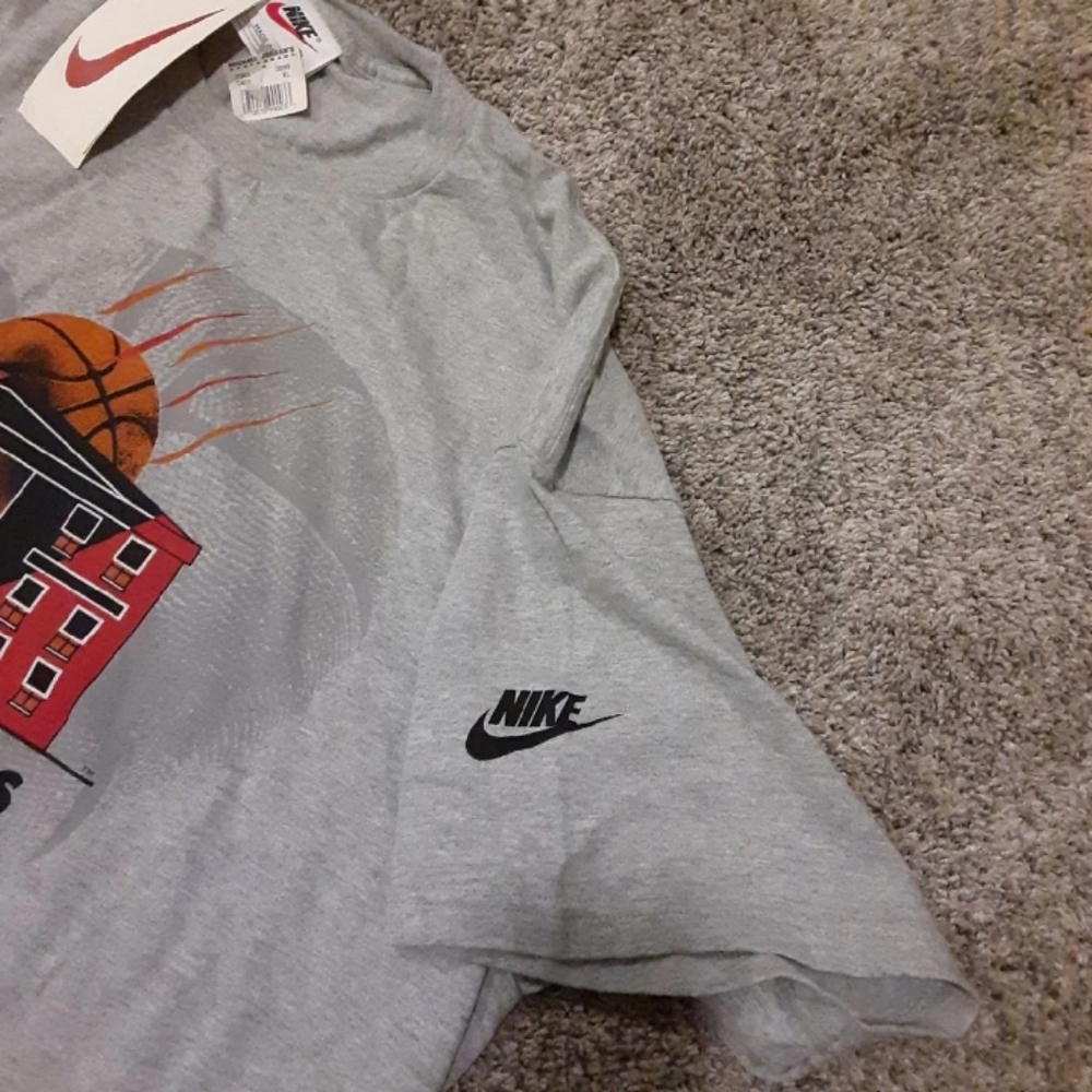 Men's Nike "Michael Jordan's The Restaurant" T-shirt (Vintage 👕) - Picture 5 of 8